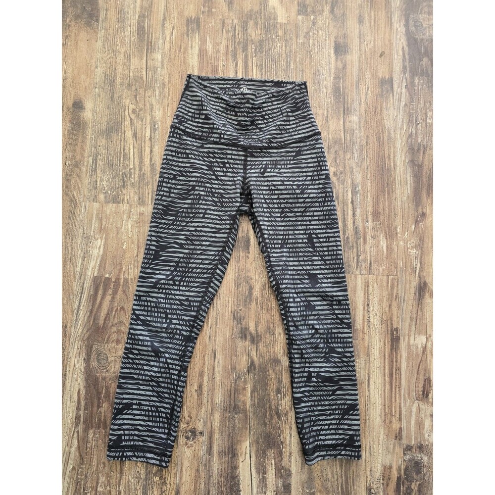 Lululemon Size 4 Wunder Under Feather Print Striped Crop Leggings Palm Tree